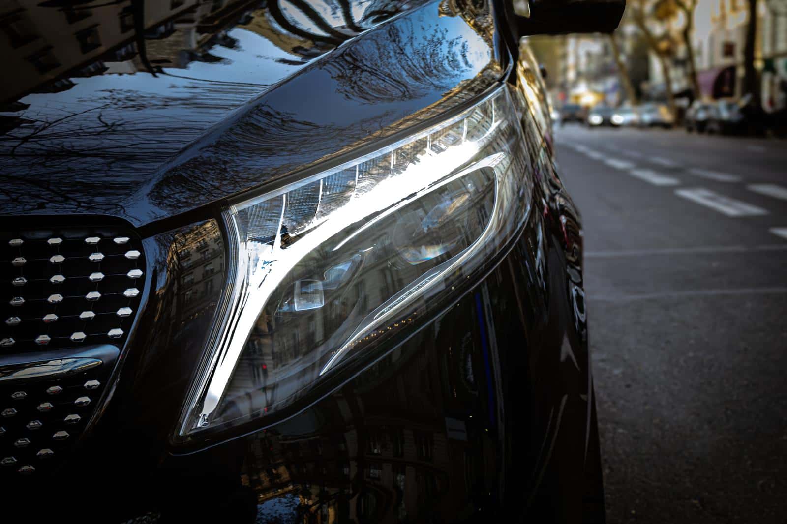Mercedes-Benz - Phare LED signature