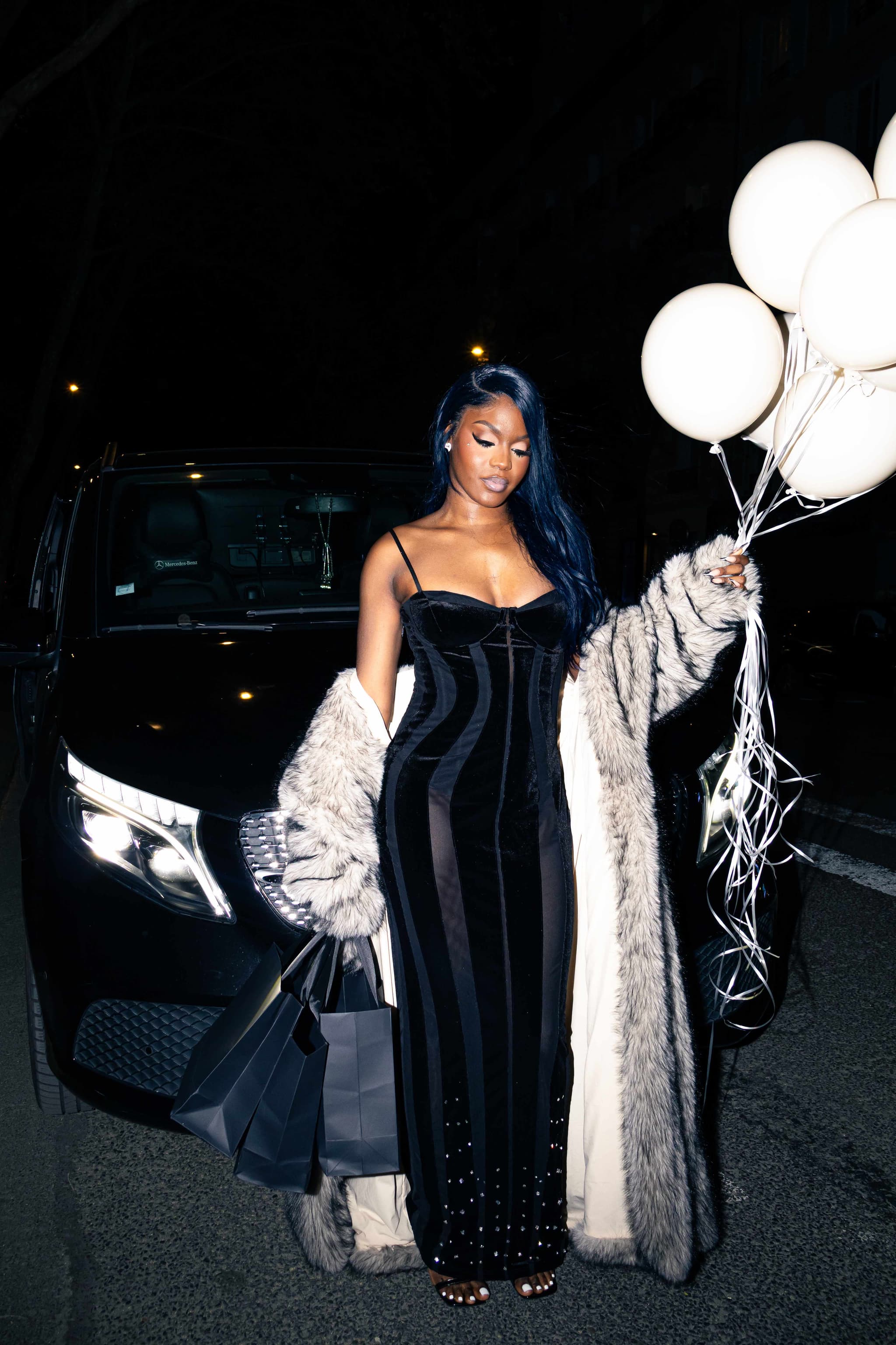Moment glamour avec ballons et cadeaux